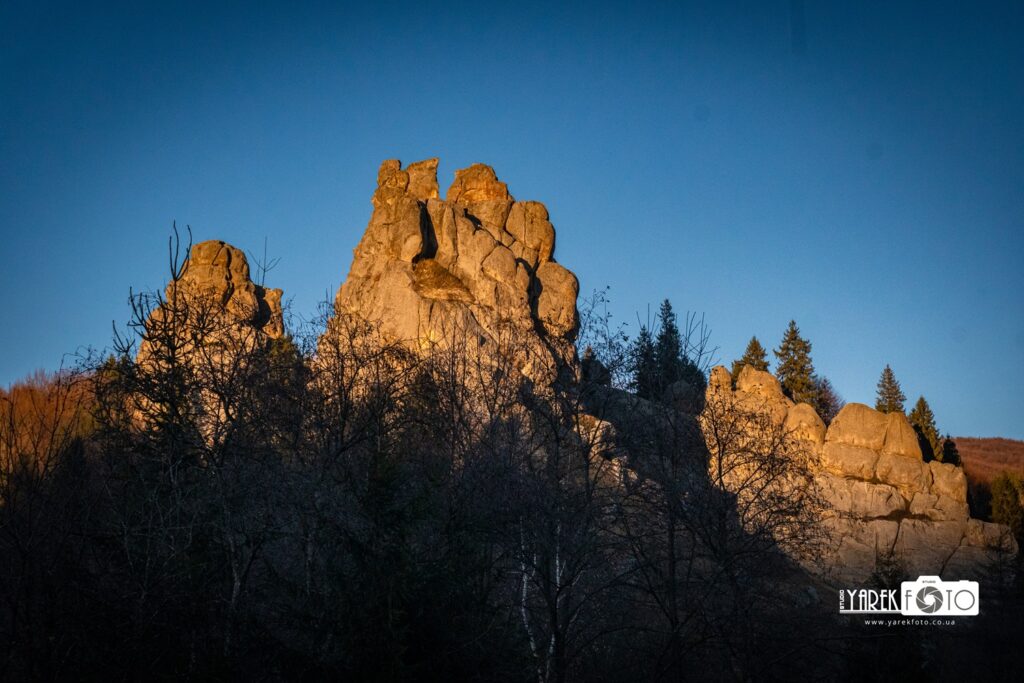 Вечір на скелах. Урич, Тустань. Автор фото Ярослав Баран