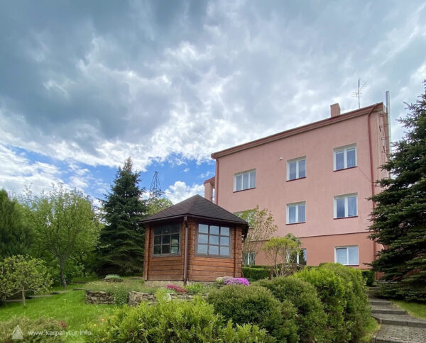 Відпочинкова вілла "Під Замком"